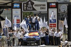 VW vyv�j� pro Dakar 2011 evolu�n� model Race Touaregu, kter� zv�t�zil ji� dvakr�t za sebou