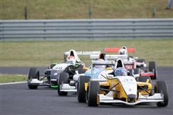 Jezdci K�enek Motorsport  provedli funk�n� test nov�ho vozu Formule Renault  spec. 2010