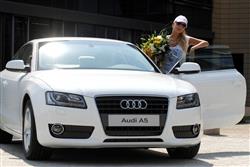Michaela Ochotsk, modertorka, hereka a modelka, m nov Audi A5.
