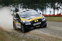Posdka Jan ern  Pavel Kohout dokonila Finskou Rally jako pt v Academy