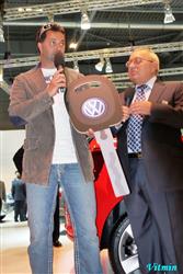 Martin Dejdar testuje se ''zelen�m''  Passatem TSI EcoFuel tuzemsk� plnic� stanice CNG