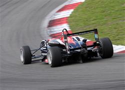 F3: Erik Jani v Anglii zopakoval sobotn vsledek na slavn drze Brands Hatch