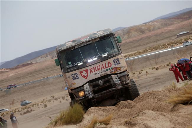 Dakar ve 4. etap zkusil zastavit i esk kamion