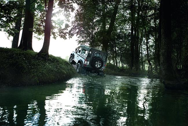 Land Rover Defender m pro rok 2012 nov pipraven ekologick diesel 2,2 litru