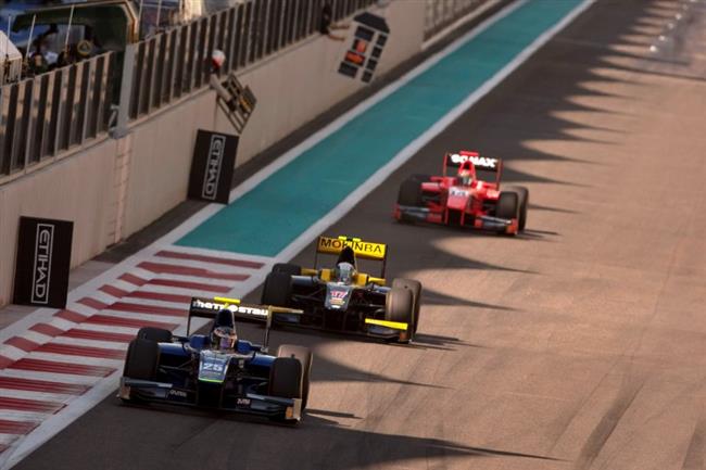 Premira Jana Charouze v GP2 na okruhu v Abu Dhabi