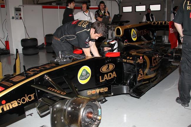 Jan Charouz usedne pi testu za volant monopostu Renault R31 tmu Lotus renault GP