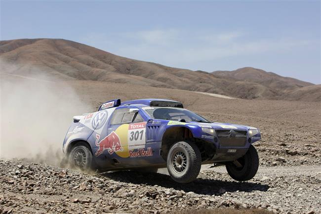 Dakar 2009: Janeek stle bojuje s dunami na trati. Dal motork v komatu.....