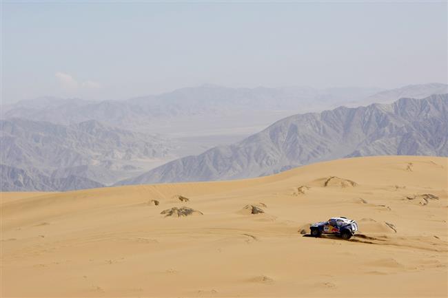 Dakar 2009: Janeek stle bojuje s dunami na trati. Dal motork v komatu.....