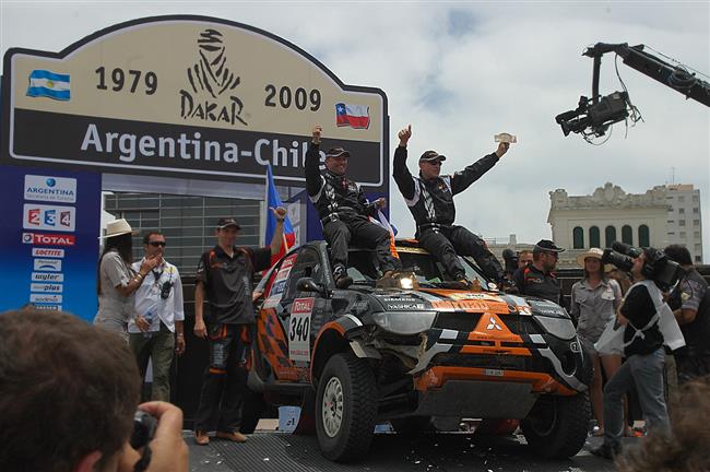 Hail BAJA 2009  je v cli. Mirek Zapletal navzal  na spn Dakar bronzem !! Oslavoval po  boku prince