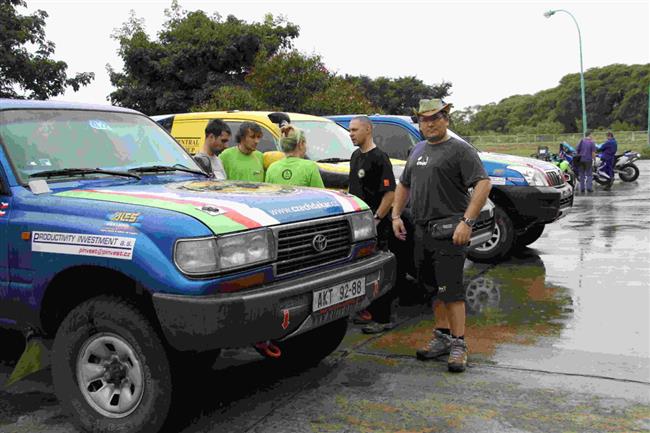 Dakar 2010: Technika Czech Dakar Teamu piplula v podku a vichni jsou v oekvn  startu !