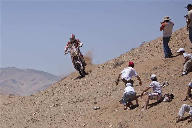 Dakar 2010: Po dni volna se i zbyl jezdci Czech Dakar tmu vrhli do dalch kilometr.