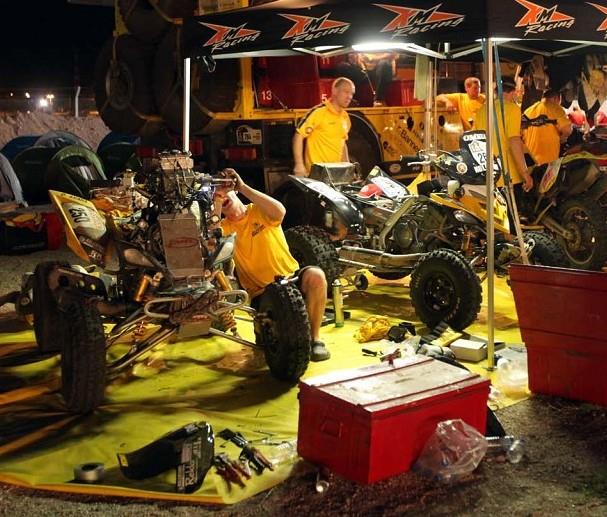 Na Dakar 2011 m hned tyi stroje z dlny Josefa Machka