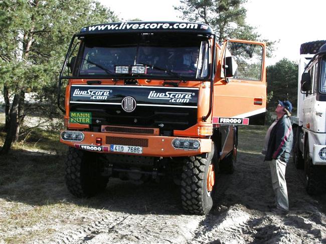 Oba vozy Letka tmu pro Dakar 2011 pedny v pstavu Le Havre