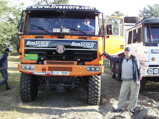 Oba vozy Letka tmu pro Dakar 2011 pedny v pstavu Le Havre