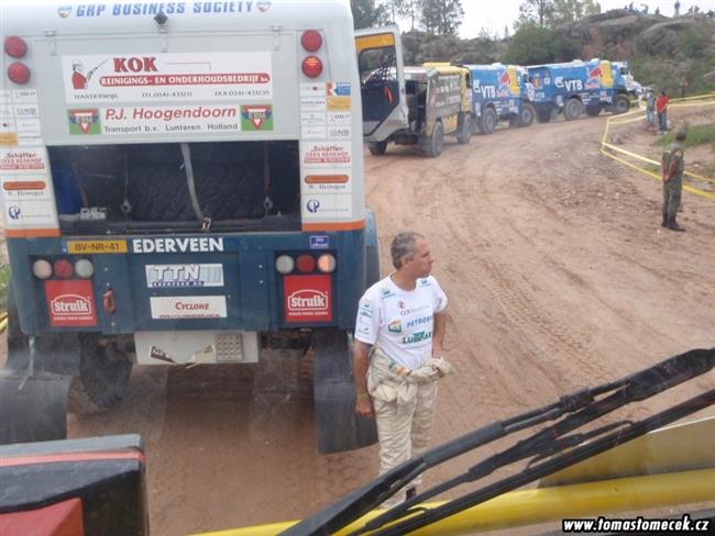 Dakar 2010 7. den: Mra Martinec  z bivaku v Antofagast. Brazilsko esk Tatra u jen jako asistence