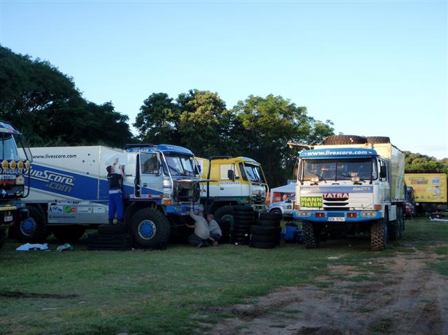 Dakar 2010: Brazilo eskou posdku Tatry pibrzdil  v psku zkrat a ztichl motor