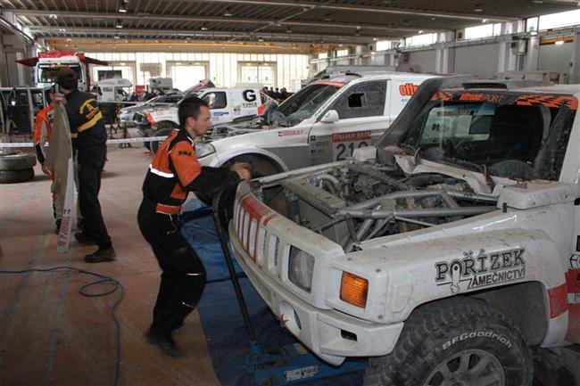 30. ronk OiLibya Rallye de Tunisie 2011: Zapletala  pibrzdil defekt i navigan problmy.