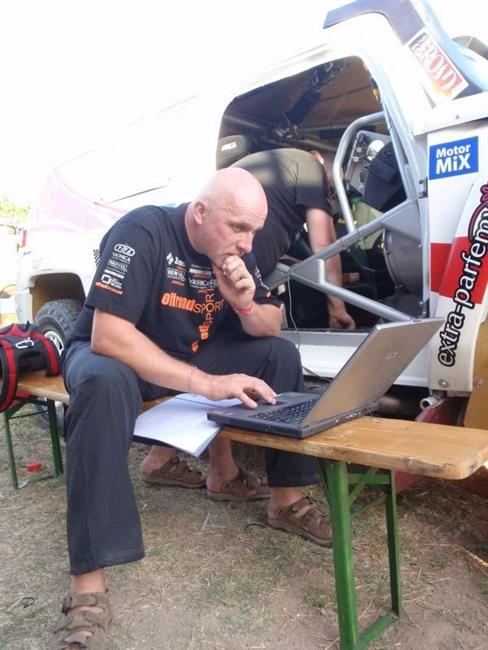 Extreme racing team s H3 EVO na pejmkch na Dakar 2011, foto tmu