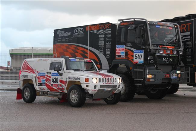Zbrusu nov bil skvost z devohostickch dlen Hummer H3 EVO I pejmky  na Dakar stihl
