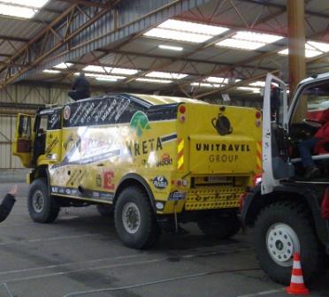 Tm KM Racing ped startem Dakaru 2011, minifoto tmu