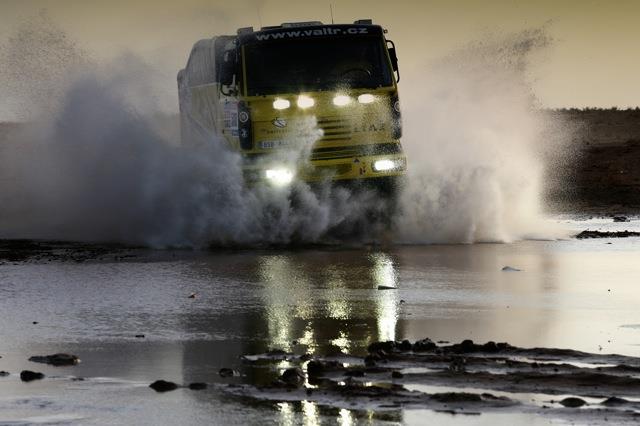 Dakar 2011: Mechanici pracovali na tykolce a do rna