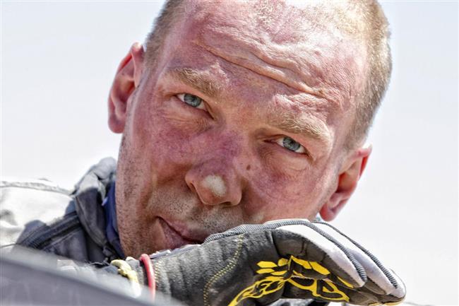 Dakar 2011: Liaz se ocitl v nesnzch. Z bahniv pasti mu pomohl soupe.