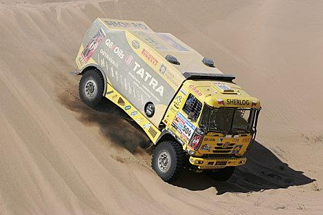 Dakar 2011: agin zathl a dojel pt mezi auty, Ale Loprais dr tet pozici