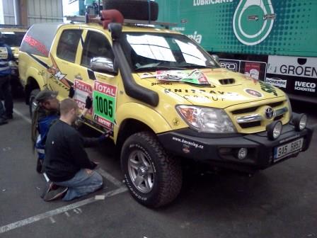 Technika lutho KM Racingu je pipraven k odplut smr Dakar 2012