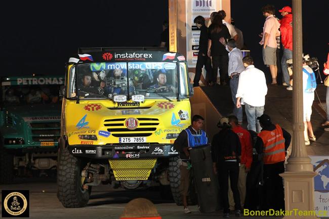 Loprais a Vrtn s tatrami v kotli fanouk na startu Dakaru 2012