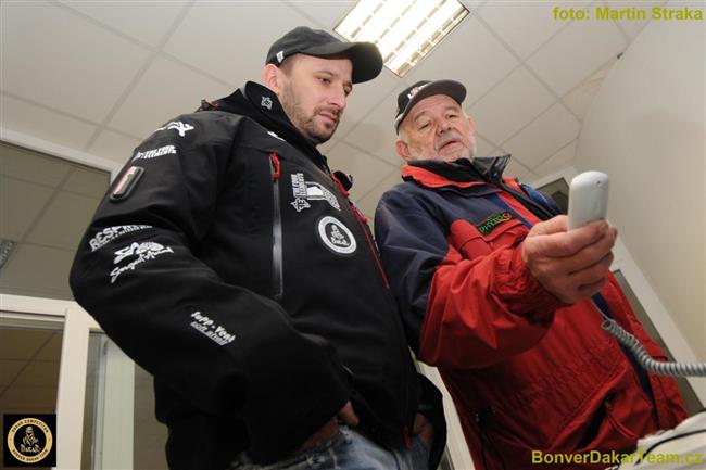 Tom Vrtn a jeho tm ped odjezdem na Dakar 2012
