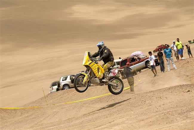 Nad startovn listinou motocykl a quad ped blcm se Dakarem 2012
