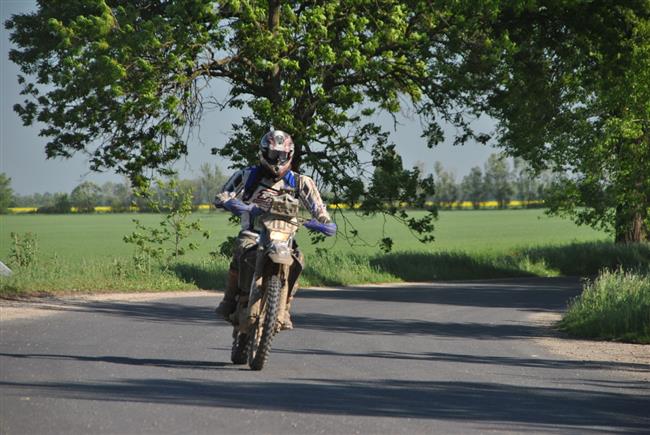 Kapuvr 2011 - motorky, tykolky i buggynky - foto Petra karkov