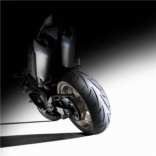 KTM si vybralo pneumatiky Dunlop SportSmart jako obut pro sv vtzn stroje RC8R
