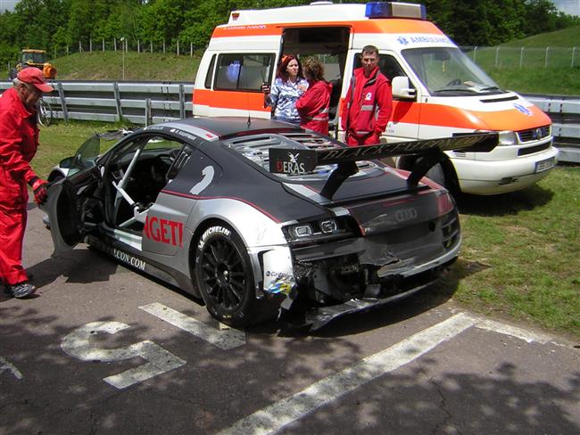 FIA GT 3 2010 vBrn a pten havrie dvou Audi tmu Rosberg, foto P. Jelnek