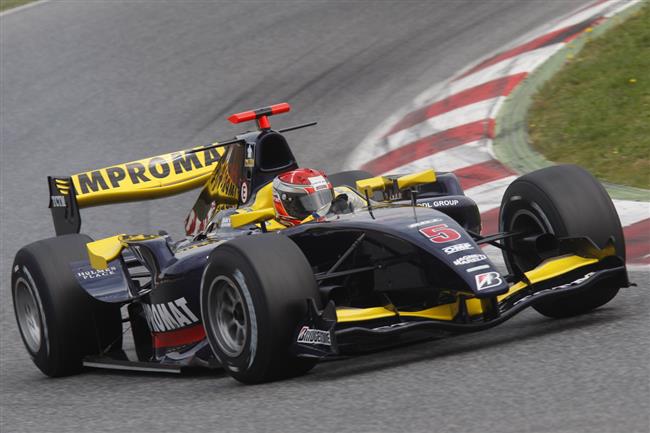 GP2 ve Valencii 2010: Josef Krl pedvedl obrovsk  salto a skonil v nemocnici !!