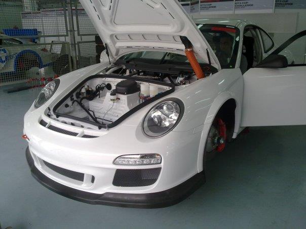 Slovk Rosina testoval v Perskm zlivu zcela nov cupov Porsche, foto tmu
