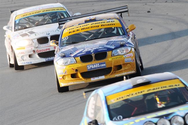 Stbrn zvodnci tmu K&K Racing Vlek Autosport budou v TV vyprvt o 24hod. v Dubaji