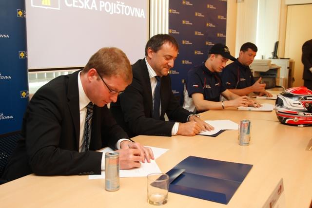 Josef Krl - podpis smlouvy s P pro GP2 2011