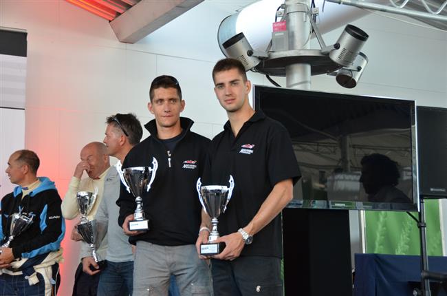 Minek Motorsport na nmeckm Hockenheimringu opt se tymi vozy a opt spn
