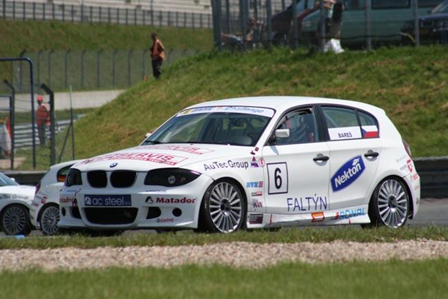 Nov seril 10ti dvojzvod s vozy BMW M3 a souasn tet ronk BMW 1 Challenge