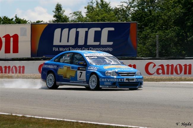 FIA GT3: Erik Jani v Monze vedl, ale doel mu benzin
