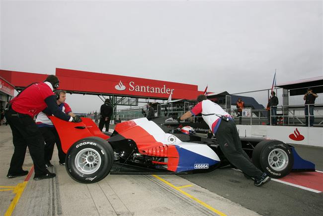 A1GP: Erik Jani se u a zrychluje. Druh den test na  Silverstone