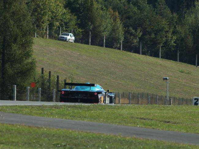 FIA GT : Jirka Jank jet ped ostrou premirou Aston Martin DB9 rozbil a skonil