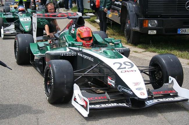 Josef Krl si ve druhm bahrainskm zvod asijsk srie GP2 polepil a skonil 11 t.