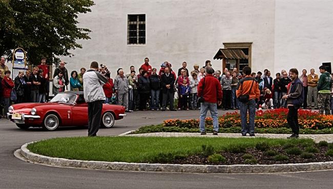 Veternsk Rallye Moravia 2007 zavtala i na zmek v Hustopech nB. FOTO