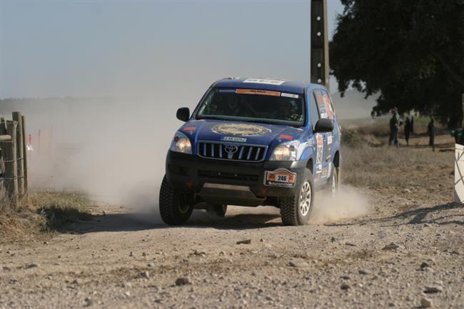 Dakar 2009 okus tak posdka T LC 80 Ji Janeek, prask radn a Viktor Chytka, brnnsk prvnk.