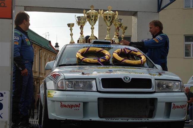 Na vkendov III. AZ pneu Rally Jesenky zvtzil o DESETINU Jan tpnek s Octavi WRC