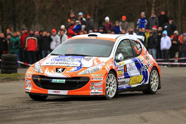 Jaromr Tomatk s Karlem hou ve Sluovicch usedli do Subaru Impreza WRC