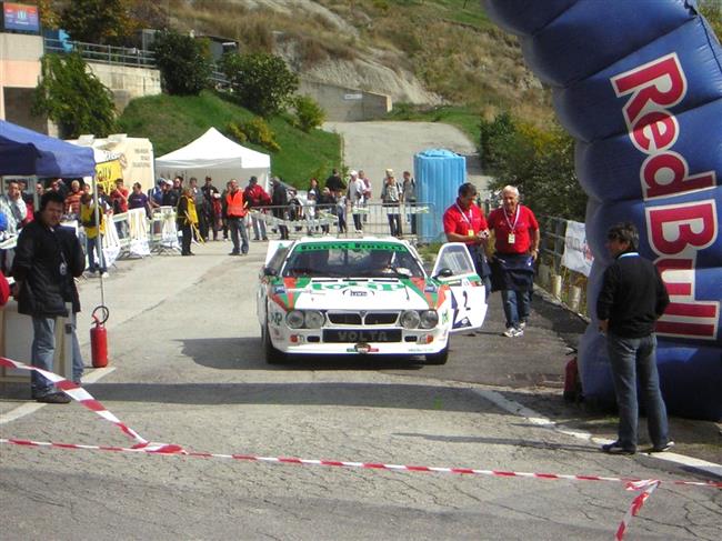 Rallye Legend 2010 - atmosfra miniobjektivem Pavla Jelinka