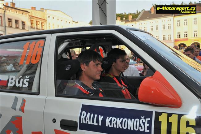 Rallye Krkonoe a pten slavnostn zahjen objektivem Boba Hlvky